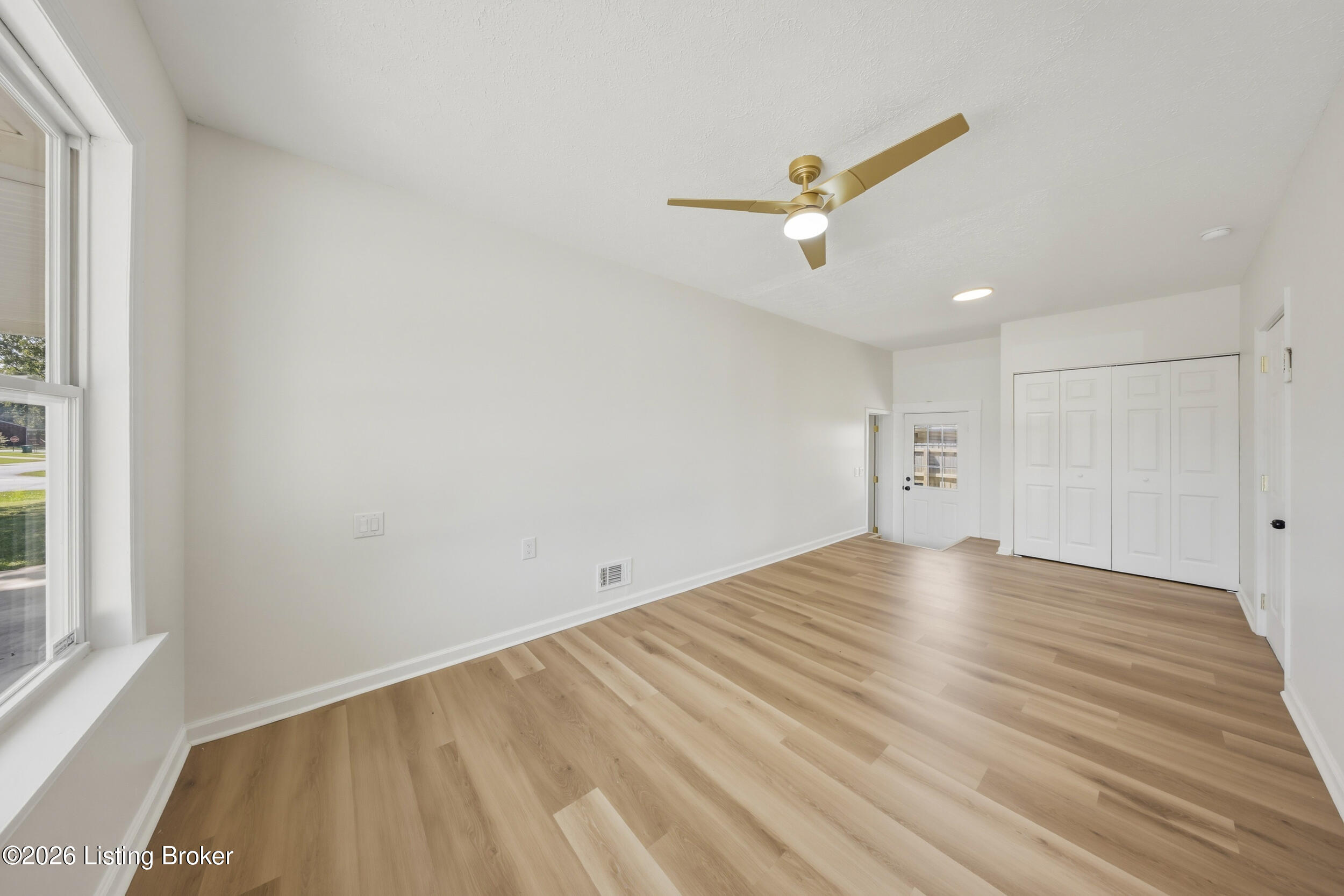 109 N Circlecrest Dr