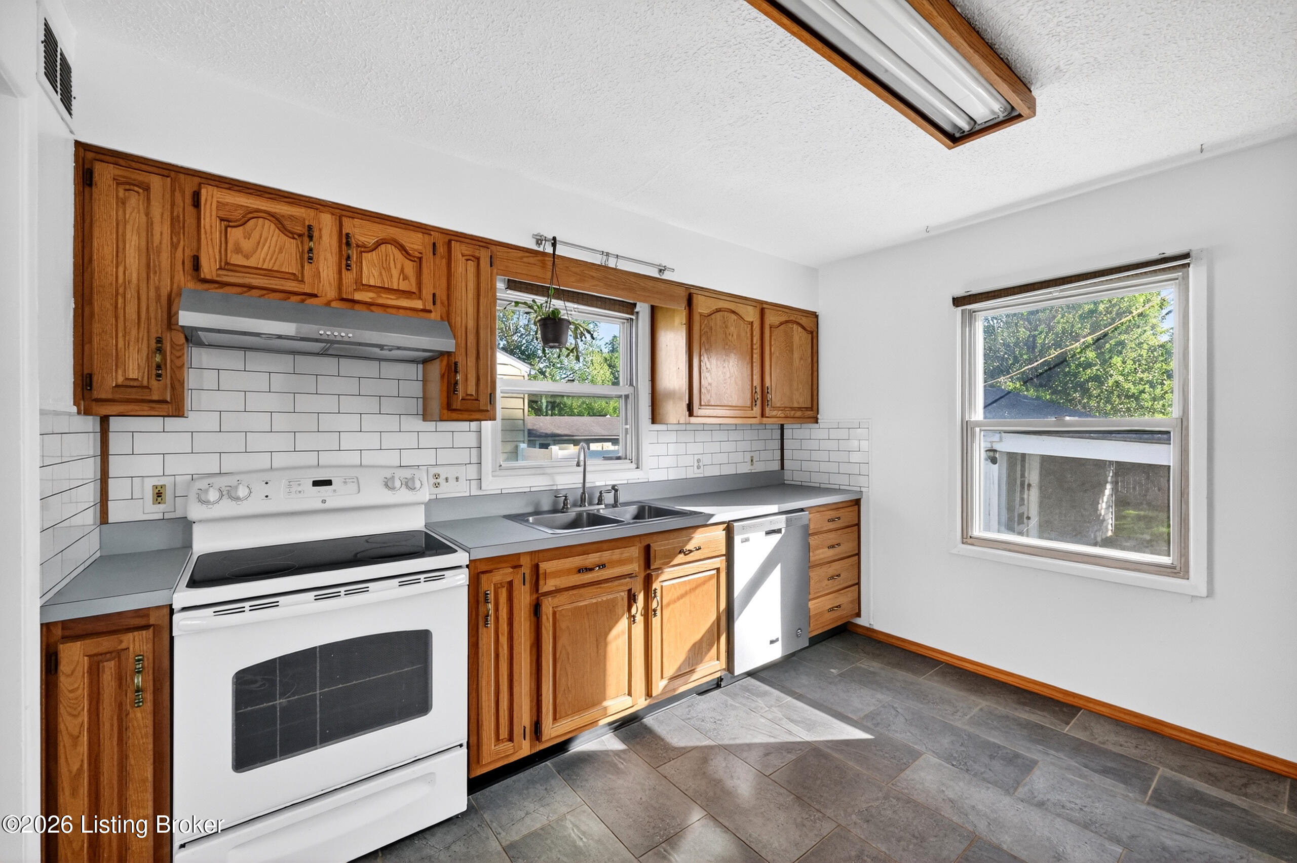 330 E Southside Ct