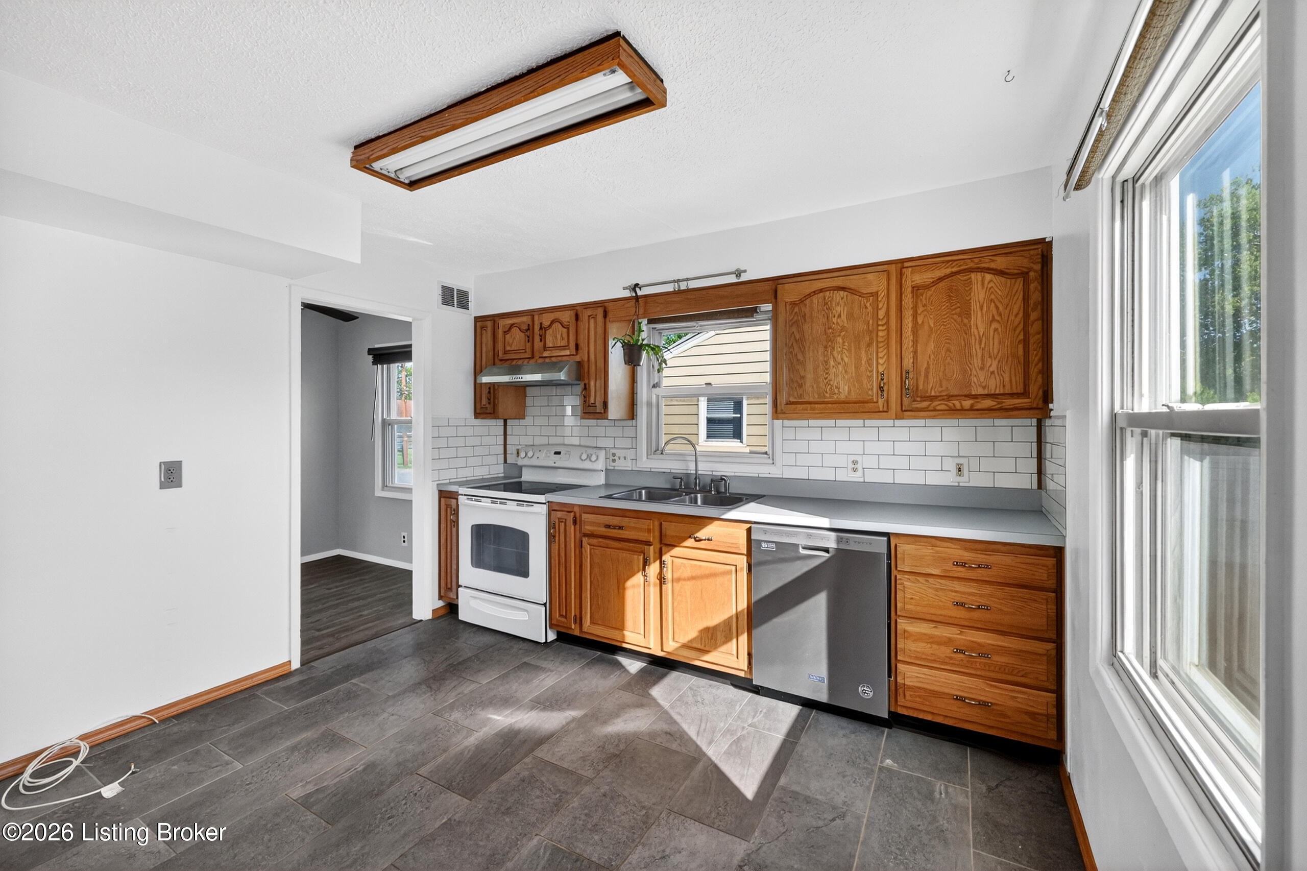330 E Southside Ct