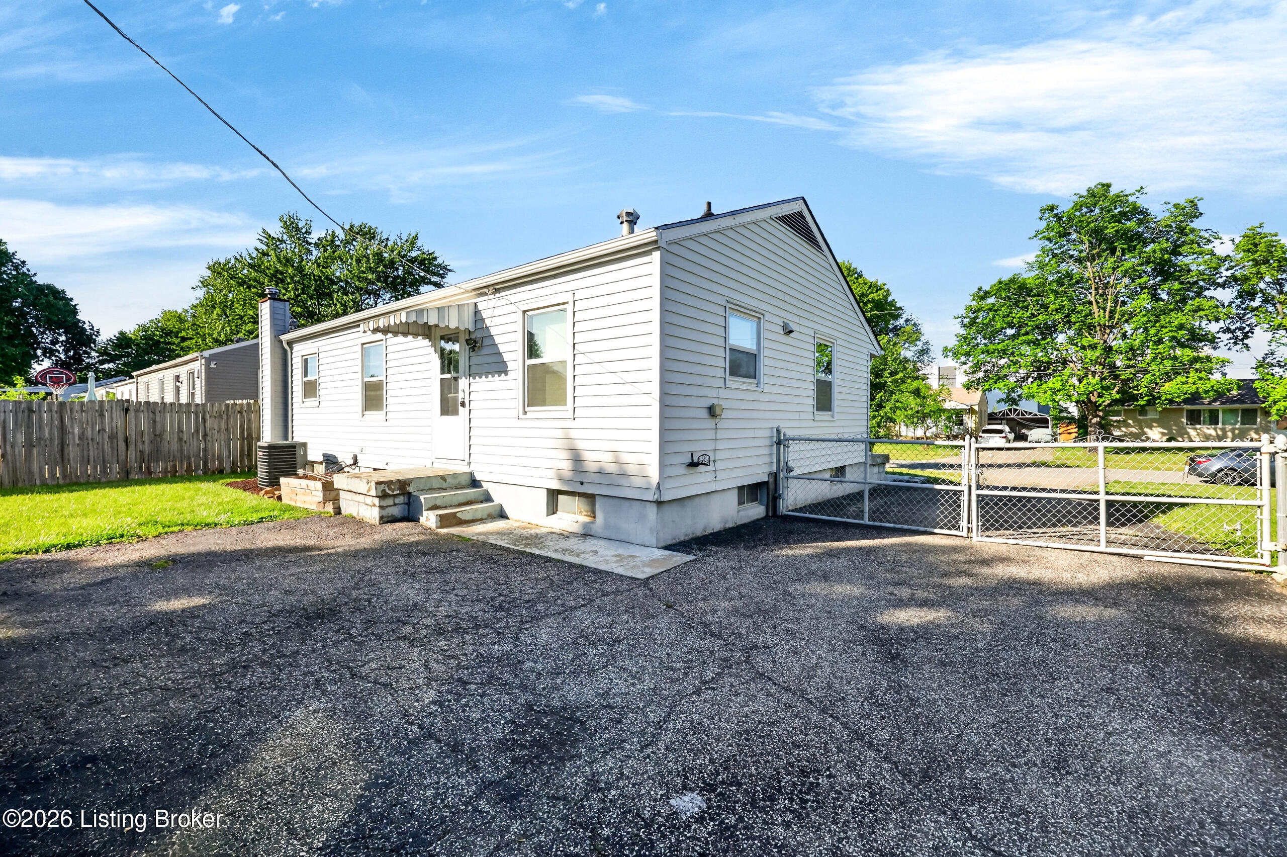 330 E Southside Ct