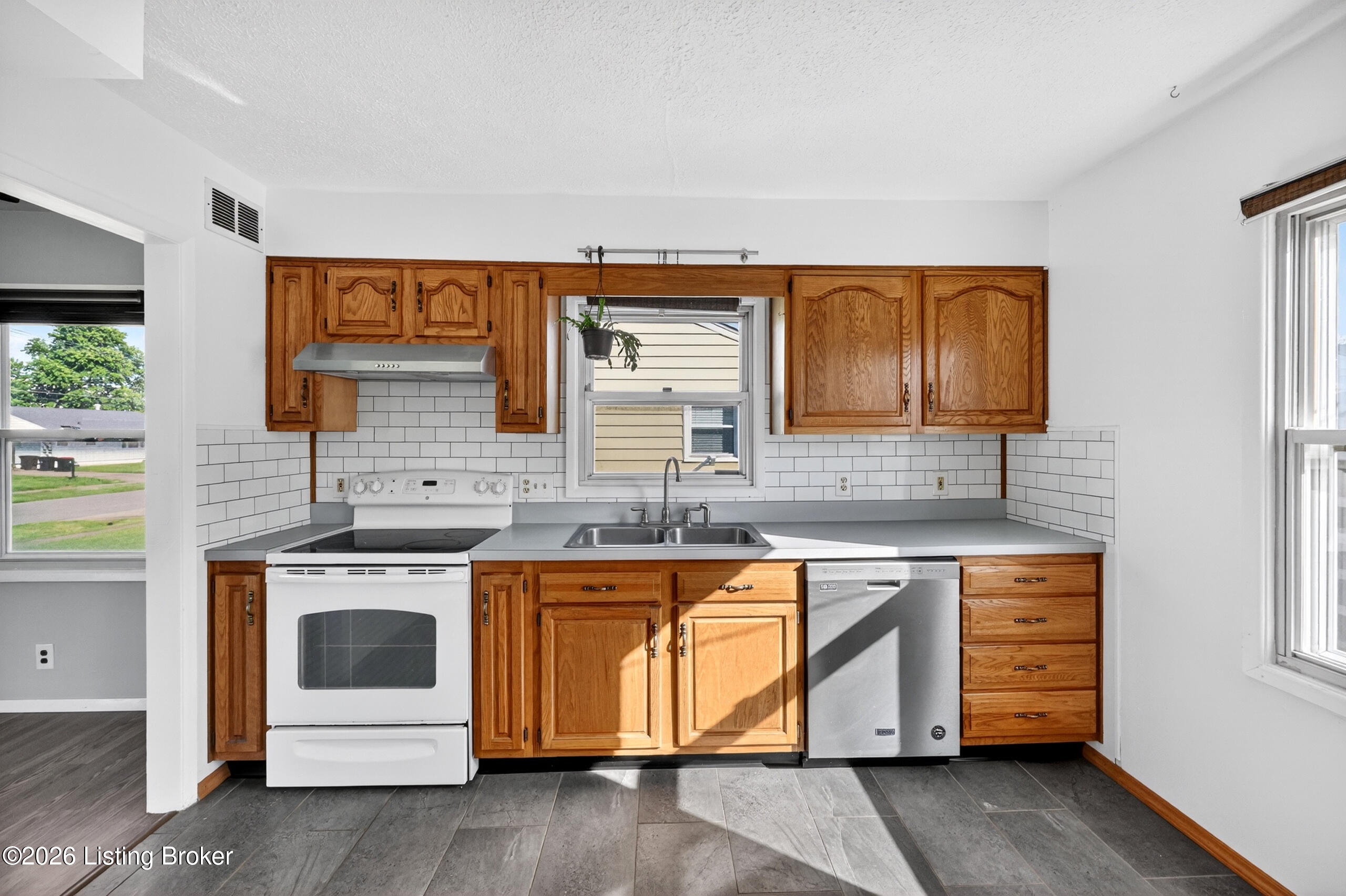 330 E Southside Ct