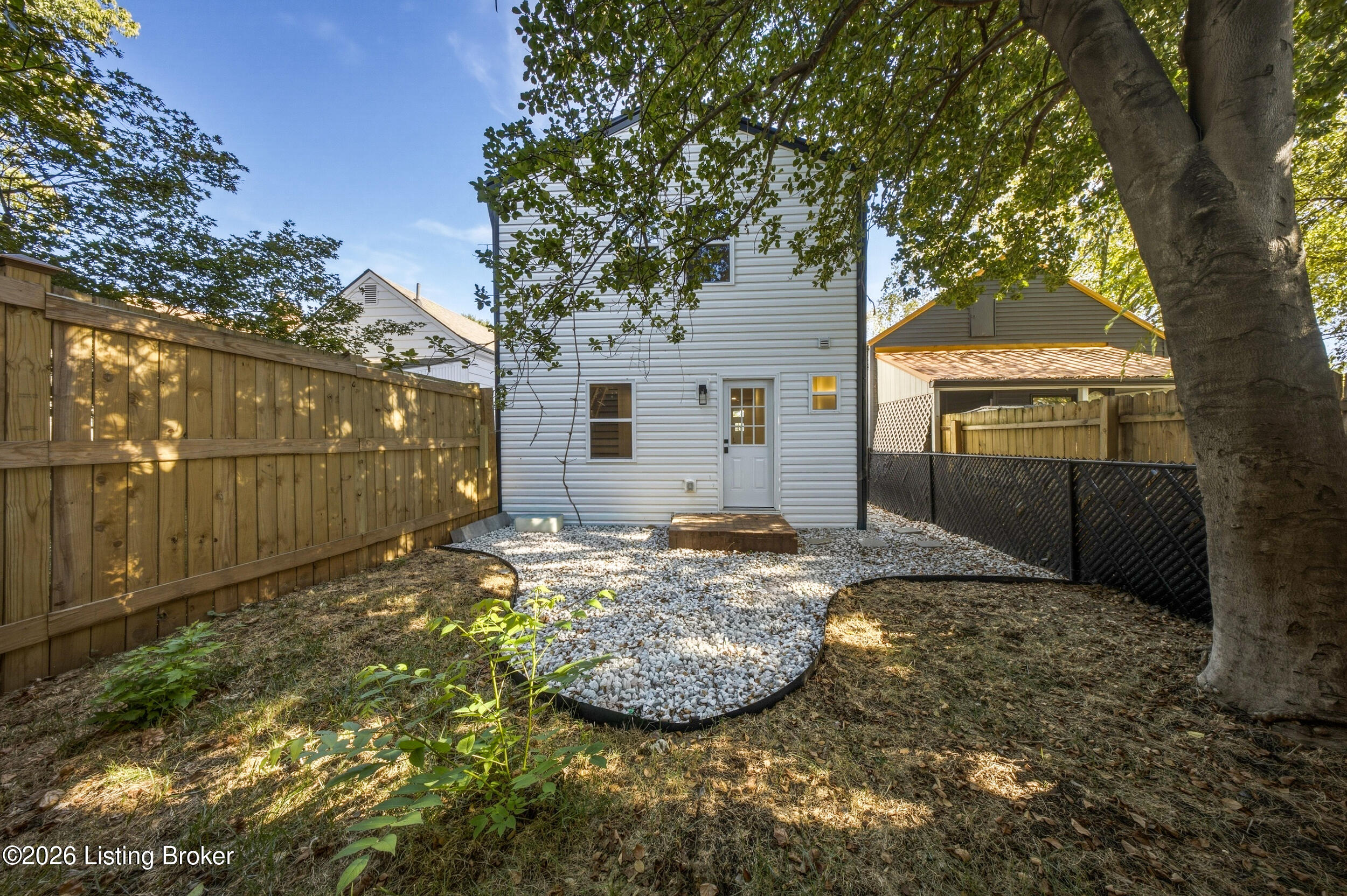 1203 E Kentucky St