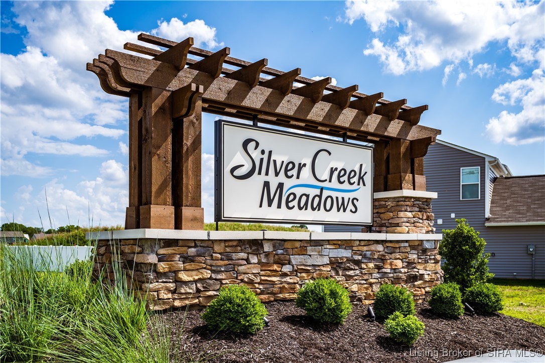 8211 Crescent Cove