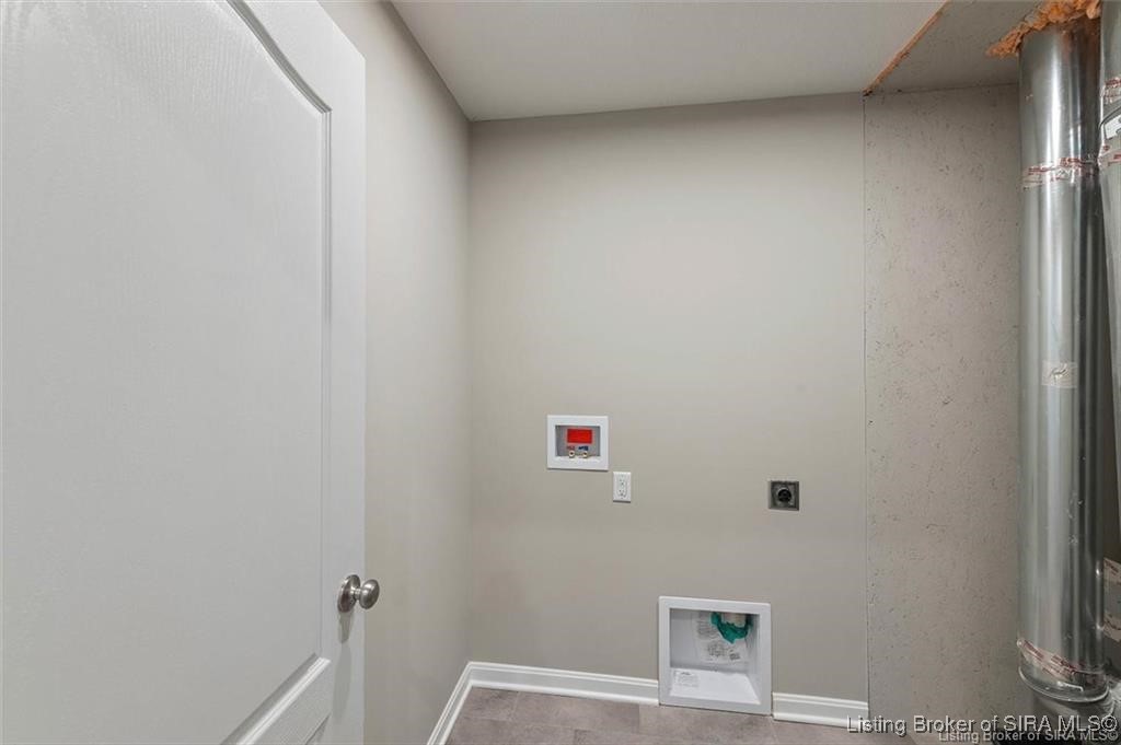 8211 Crescent Cove