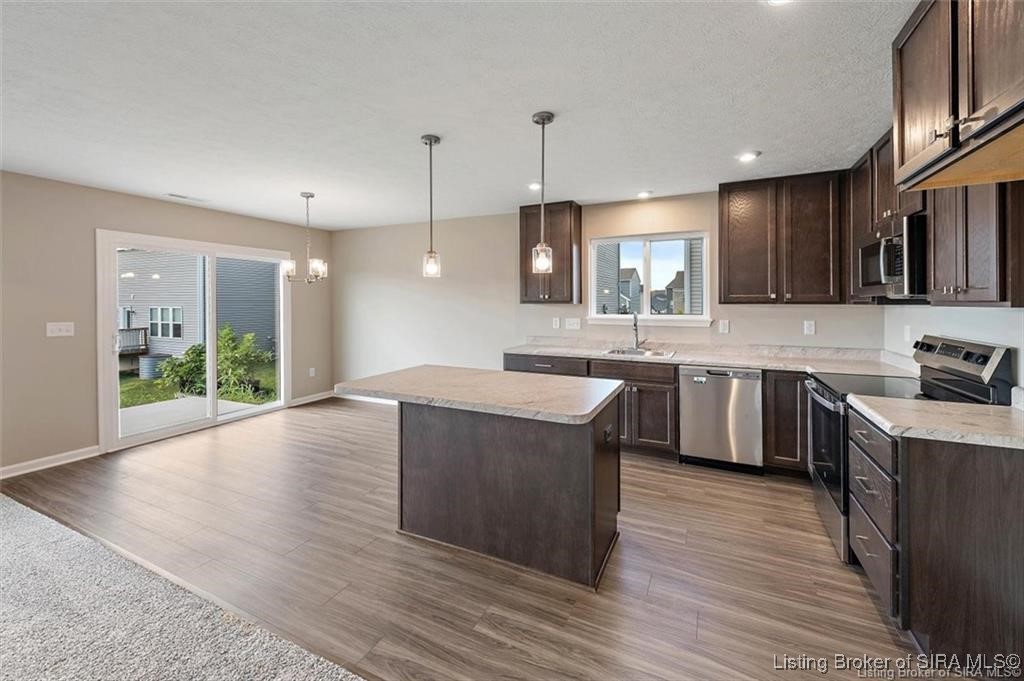 8211 Crescent Cove