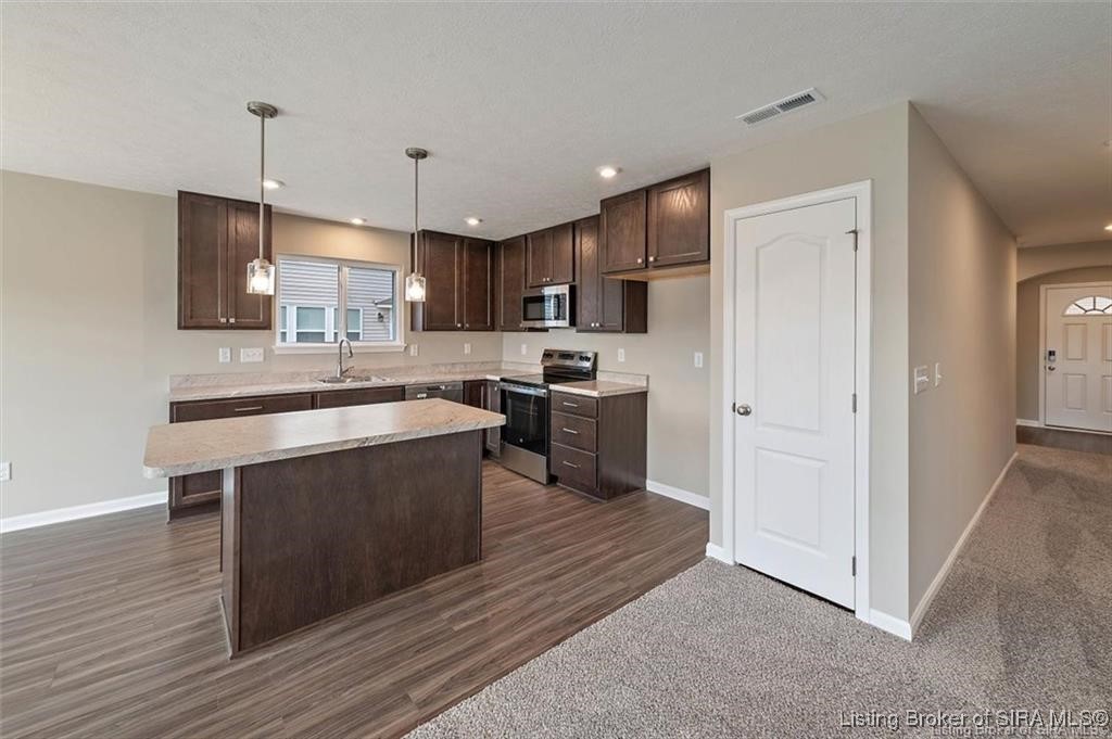 8211 Crescent Cove