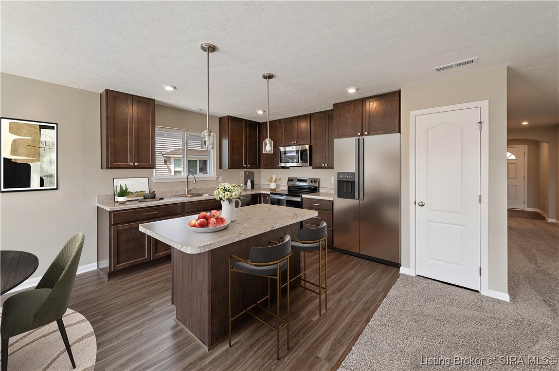 8211 Crescent Cove