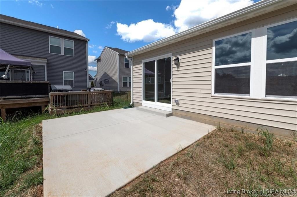 8211 Crescent Cove