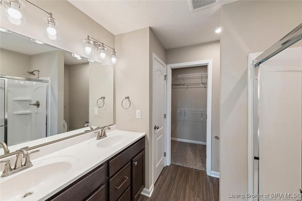 8211 Crescent Cove