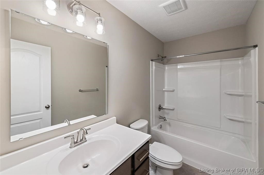 8211 Crescent Cove