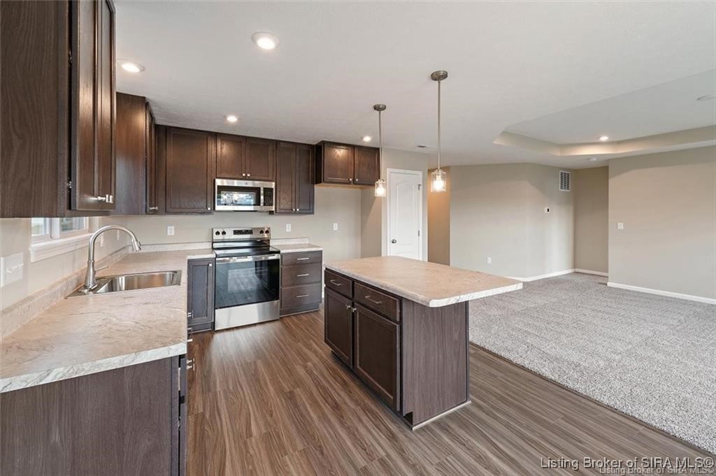 8211 Crescent Cove