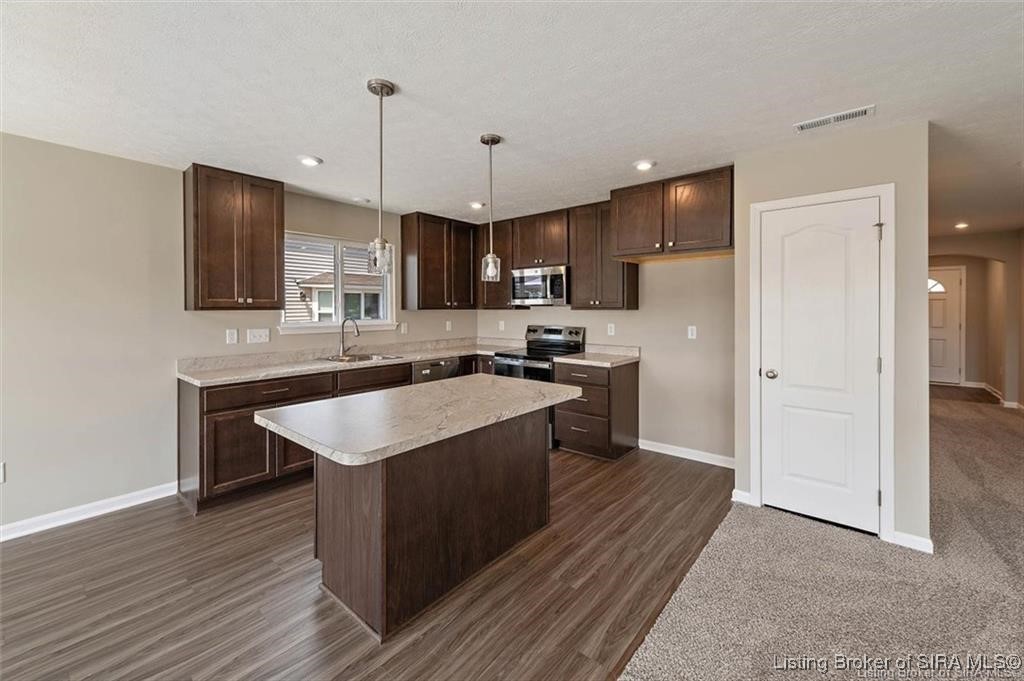 8211 Crescent Cove