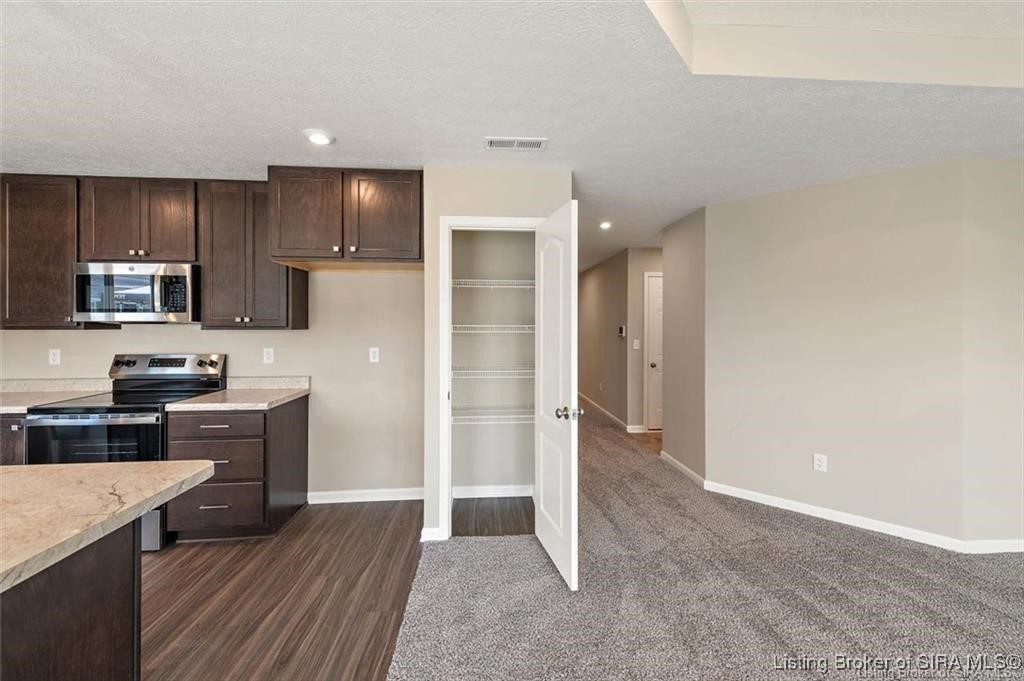 8211 Crescent Cove