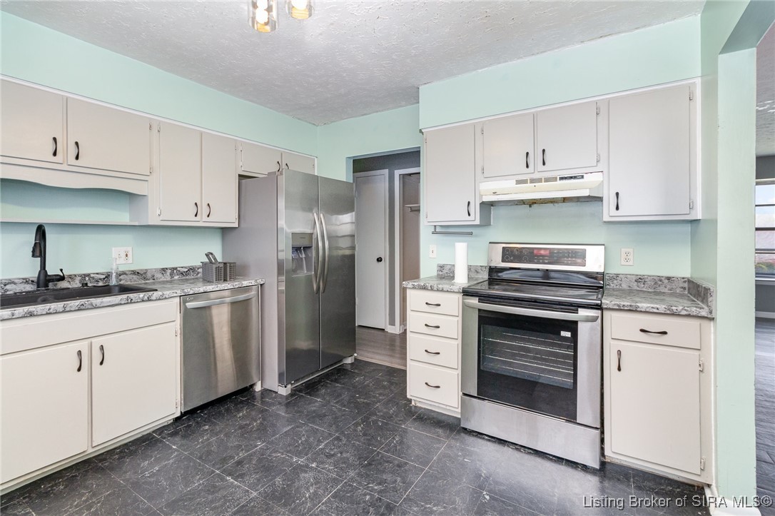 1305 Sportsman Drive