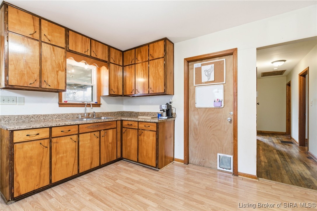 20 E Applegate Lane