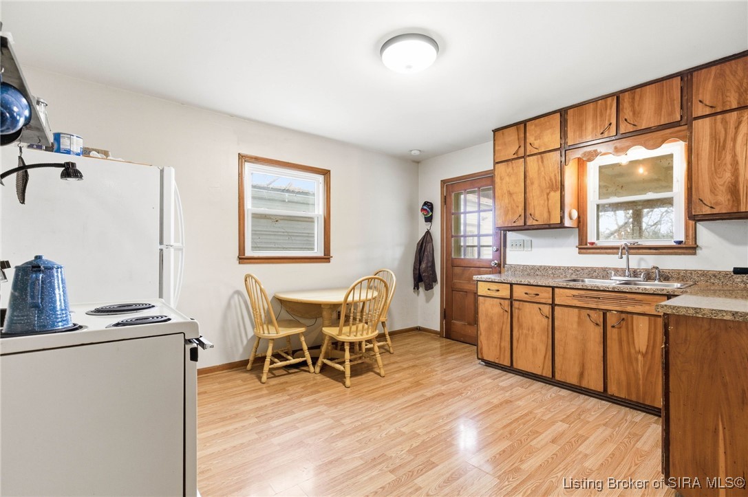 20 E Applegate Lane