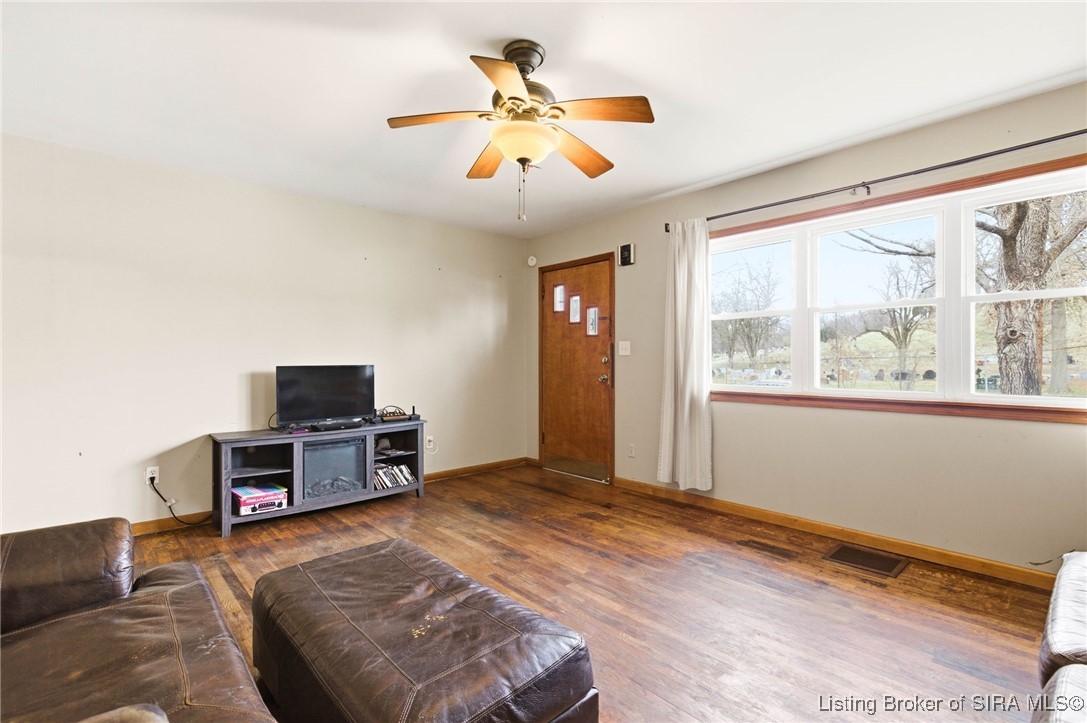 20 E Applegate Lane