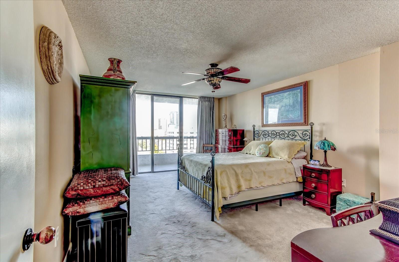 530 E CENTRAL BLVD #1004