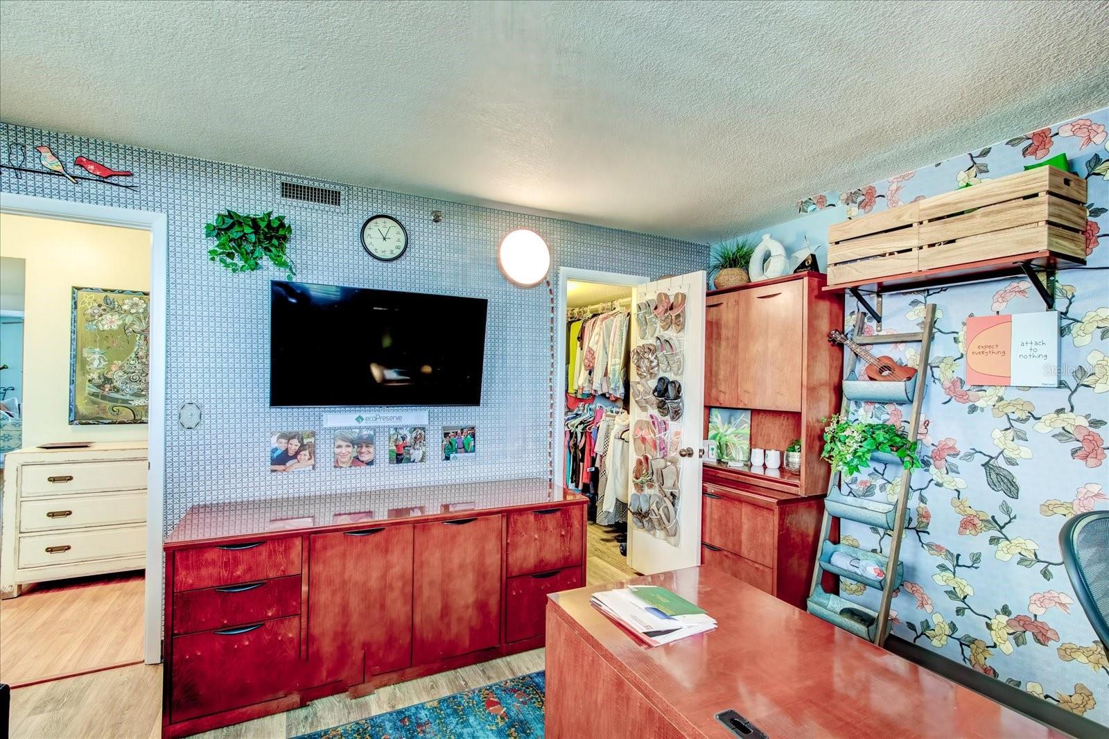 530 E CENTRAL BLVD #1004