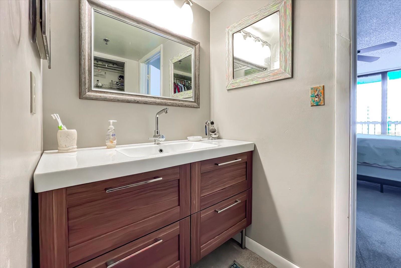 530 E CENTRAL BLVD #1004