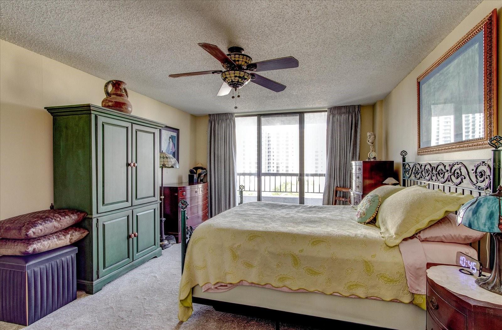 530 E CENTRAL BLVD #1004