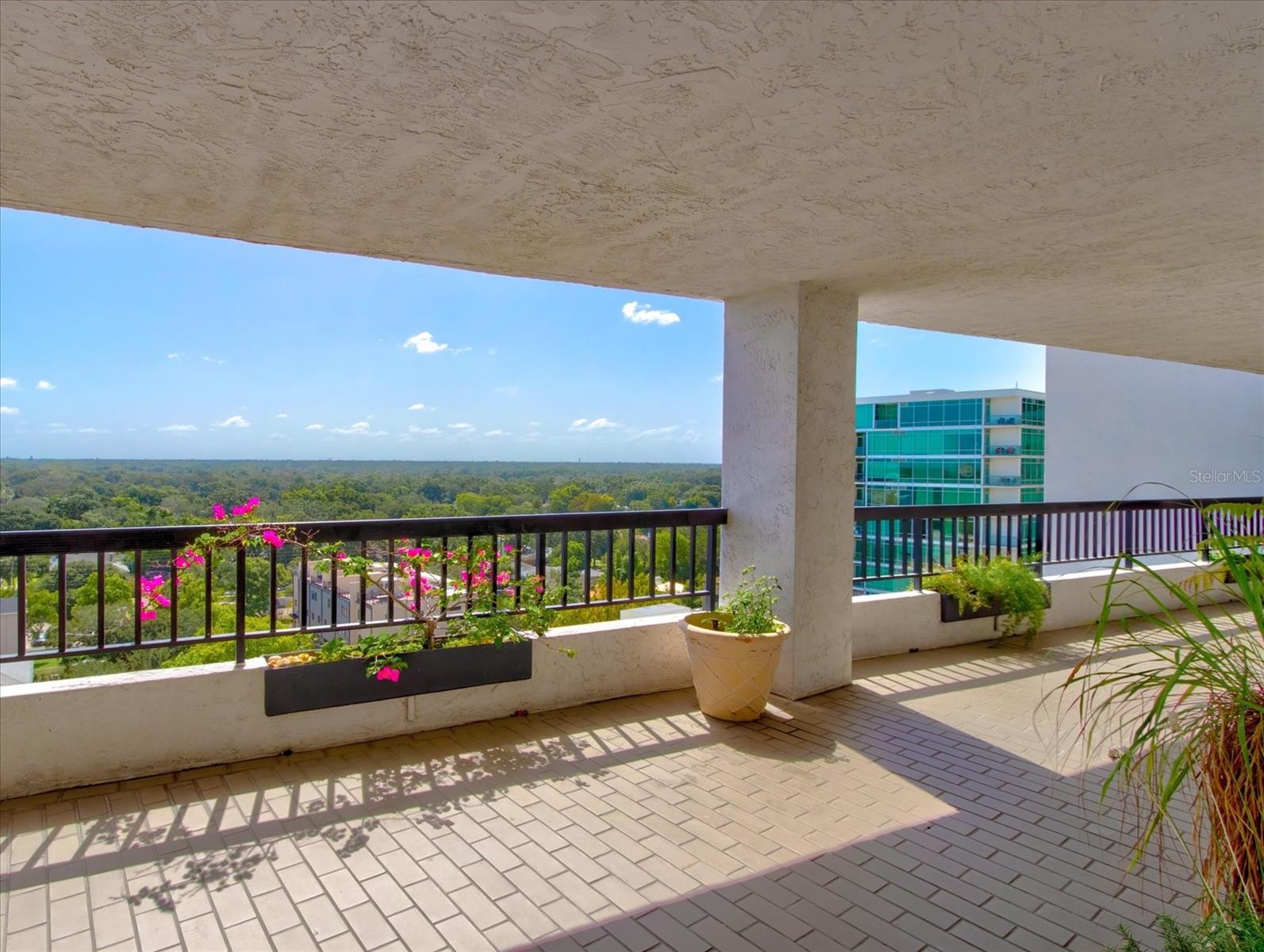 530 E CENTRAL BLVD #1004