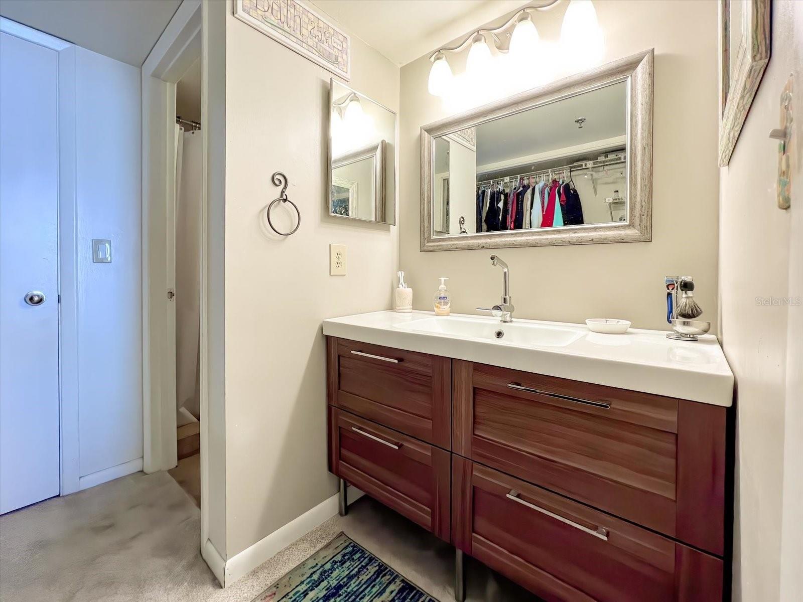 530 E CENTRAL BLVD #1004