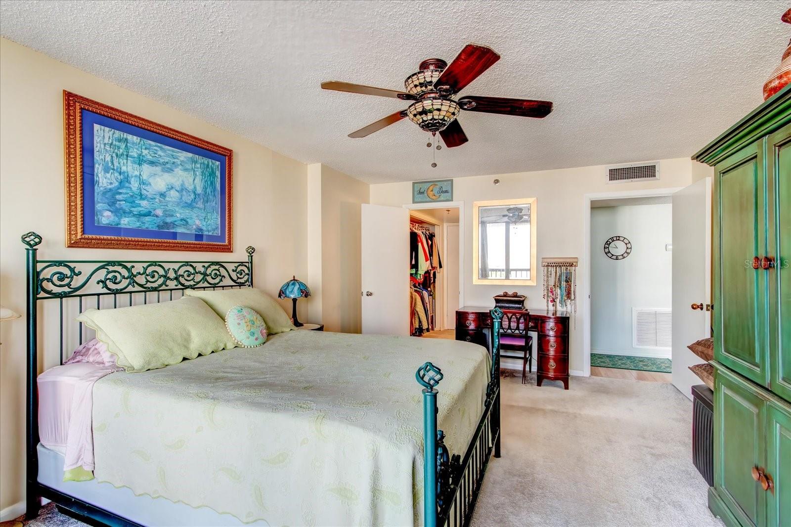 530 E CENTRAL BLVD #1004
