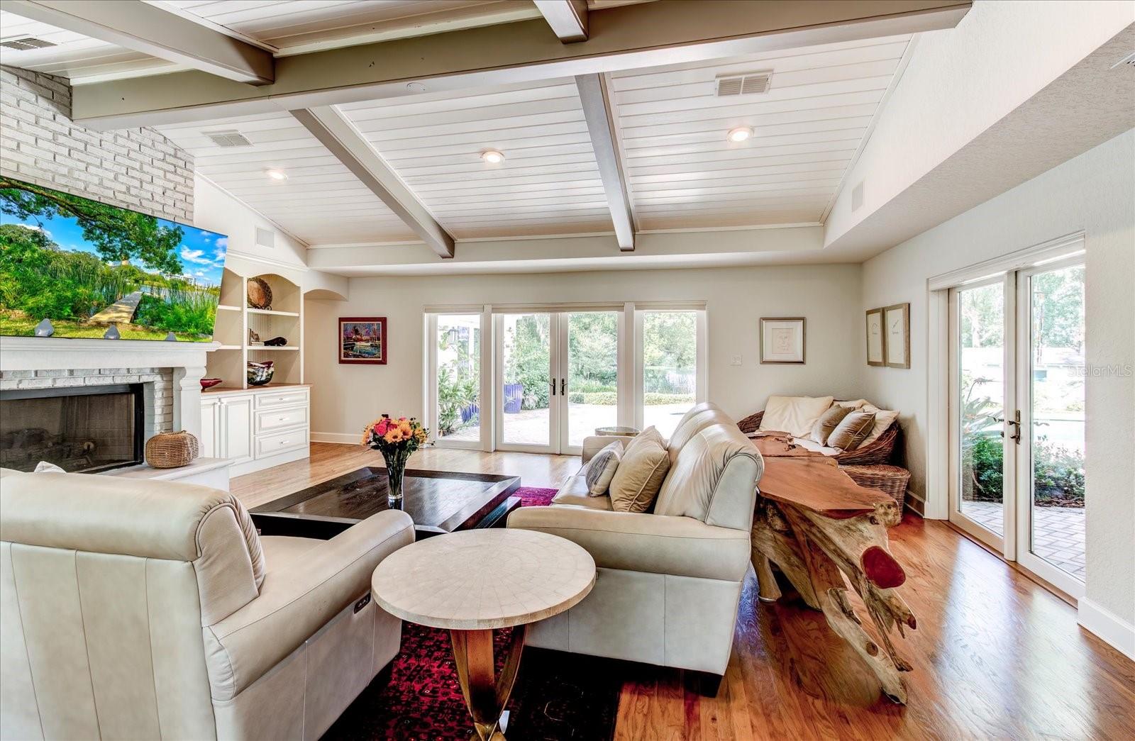 1304 DELANEY AVE