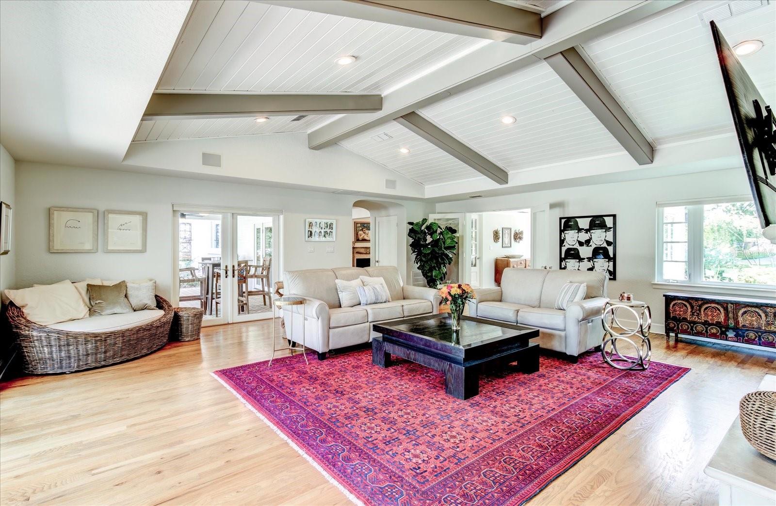 1304 DELANEY AVE