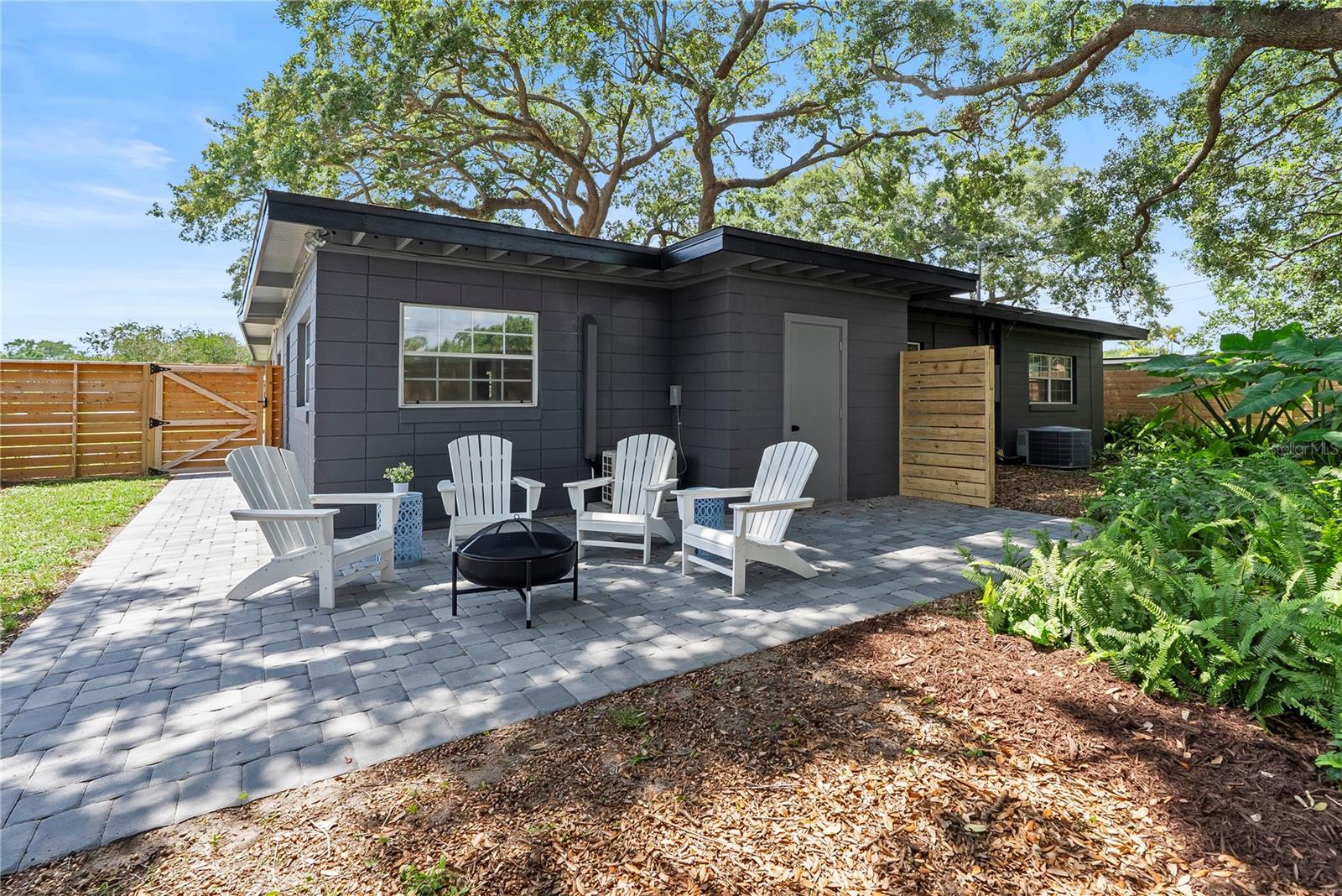 1401 CANBERRA AVE