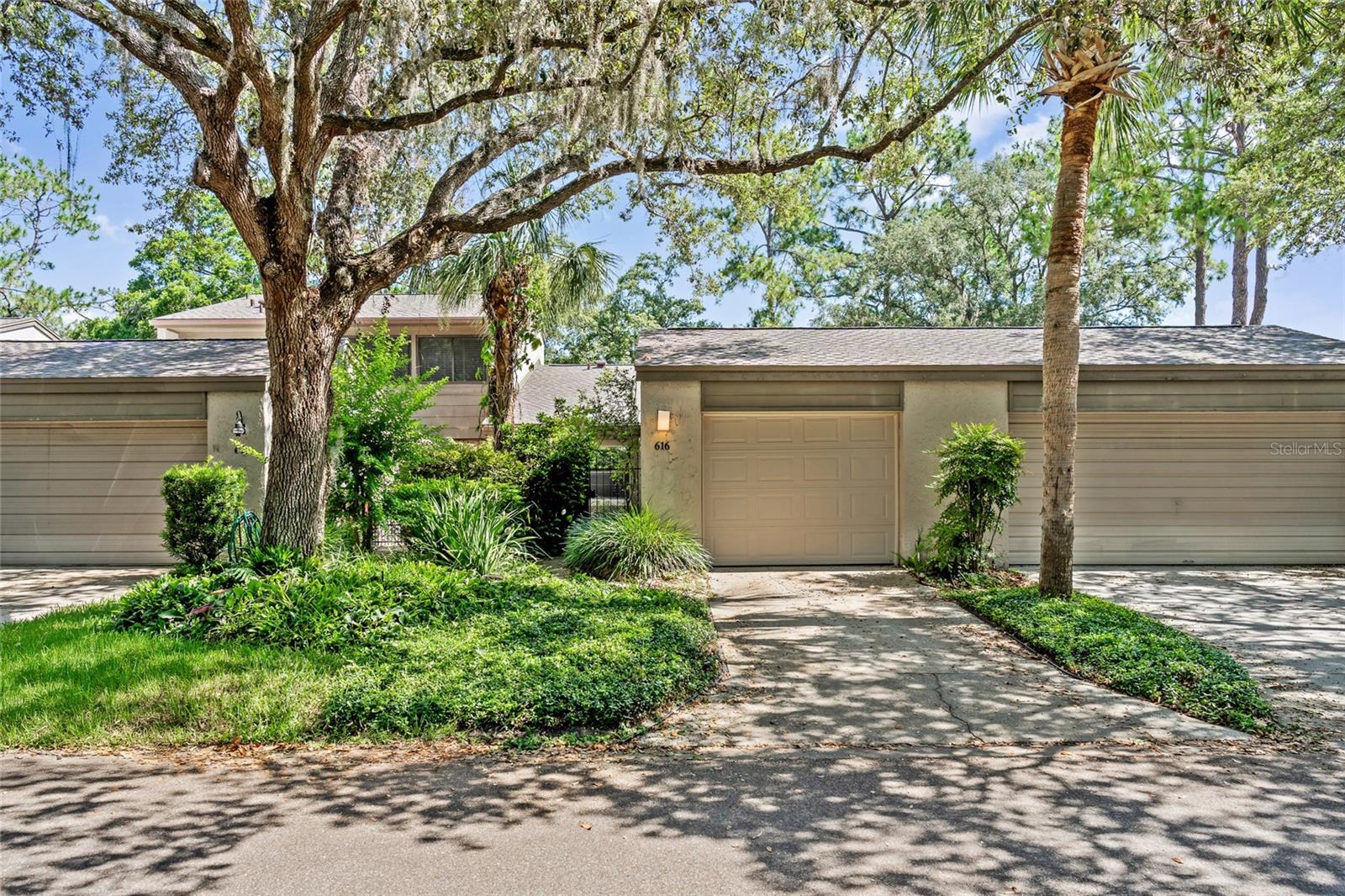616 WOODRIDGE DR