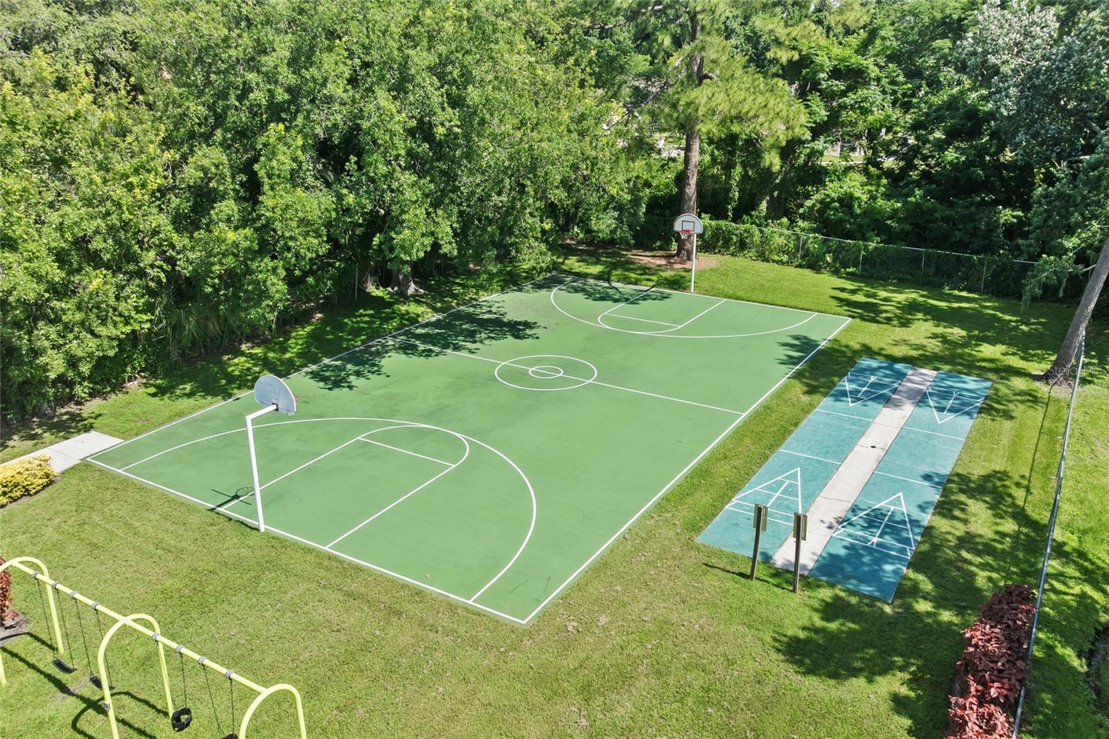 616 WOODRIDGE DR