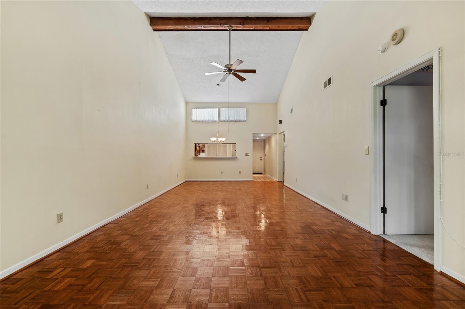 616 WOODRIDGE DR