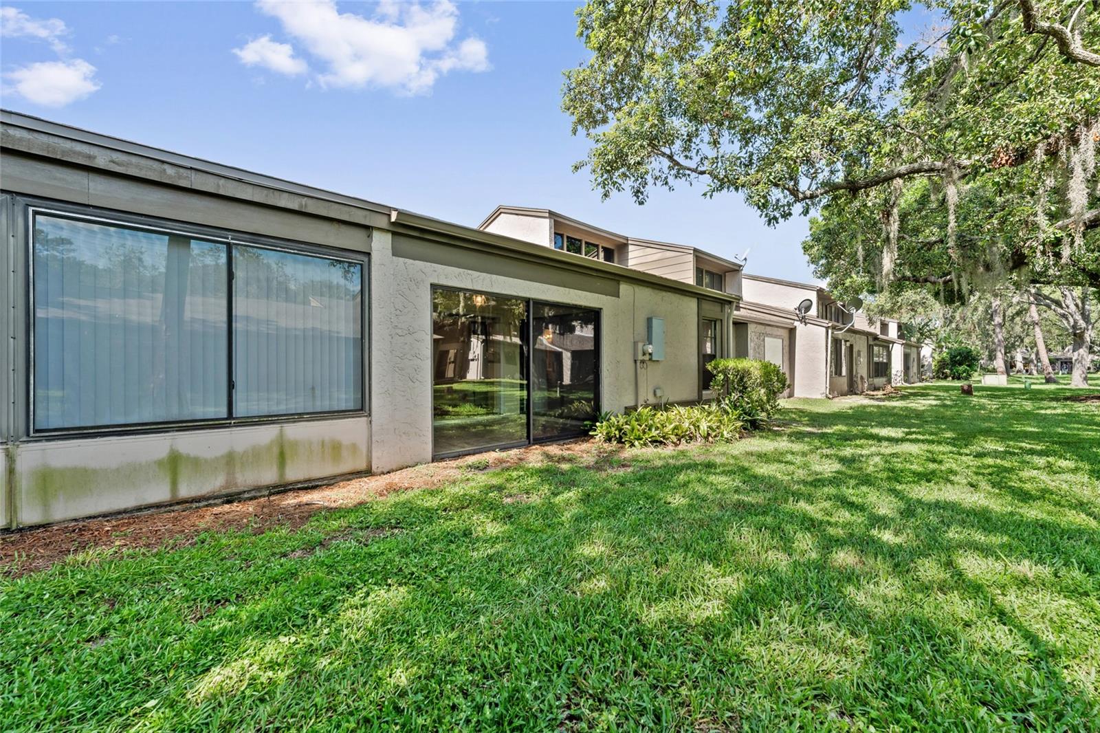 616 WOODRIDGE DR