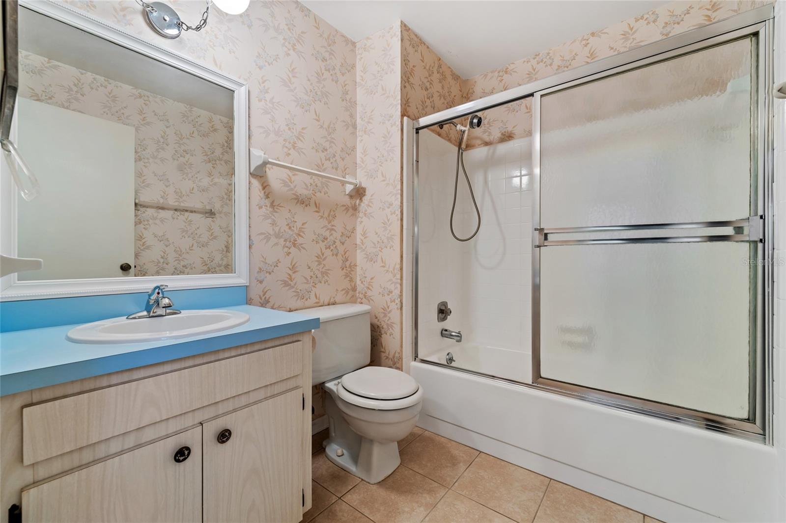 616 WOODRIDGE DR