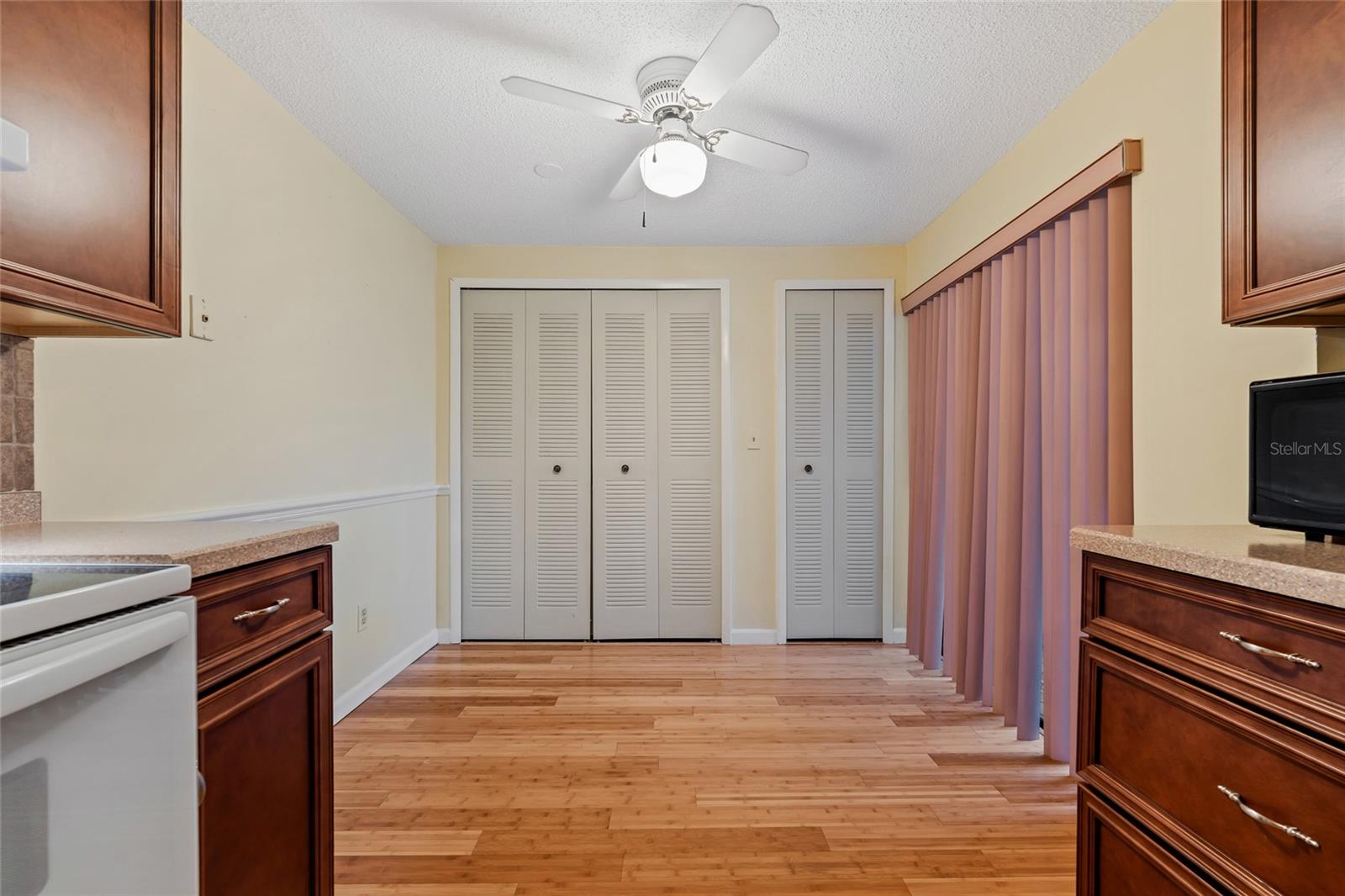 616 WOODRIDGE DR