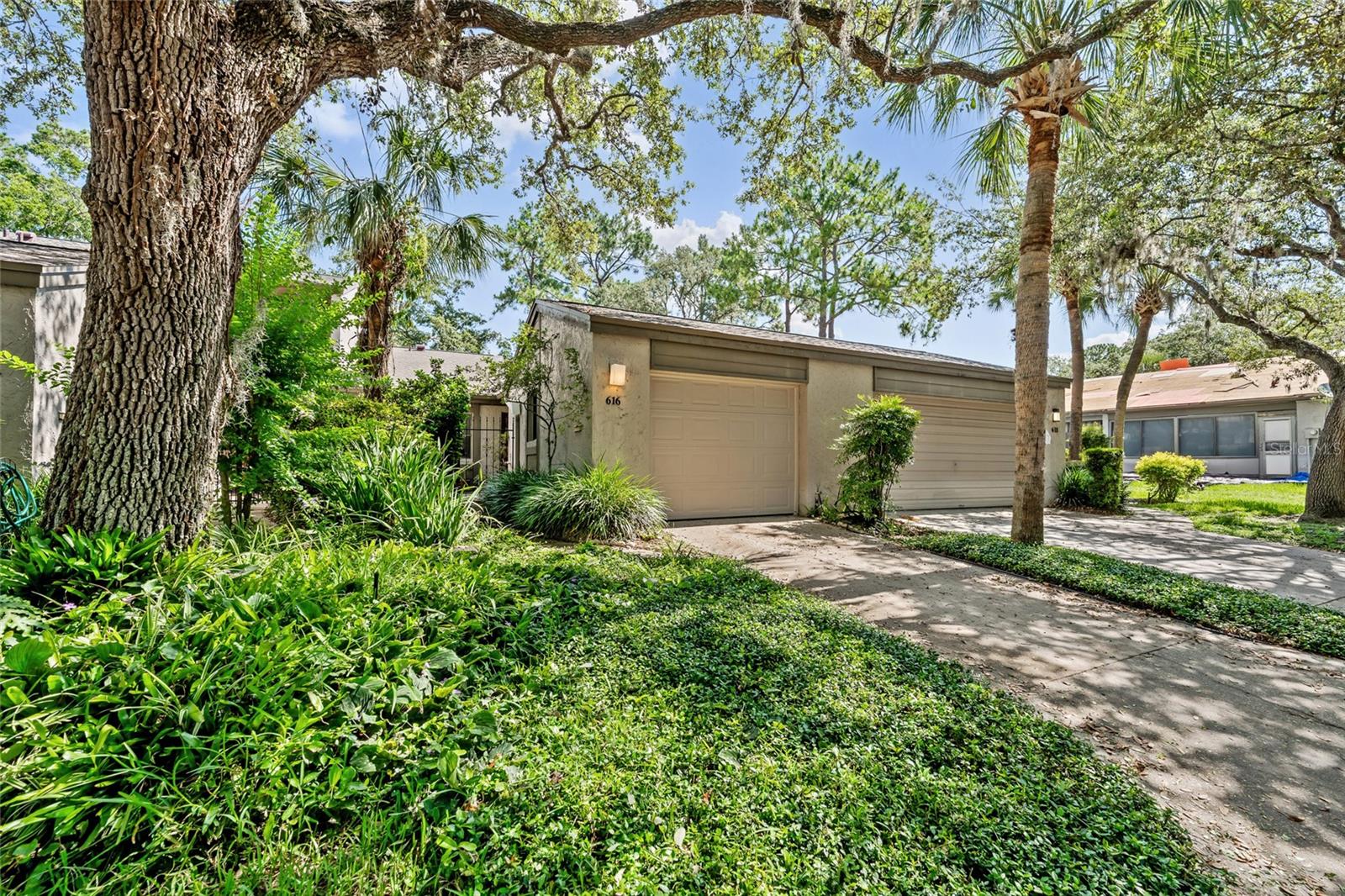 616 WOODRIDGE DR