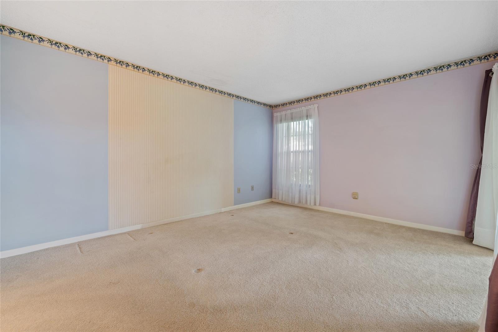 616 WOODRIDGE DR