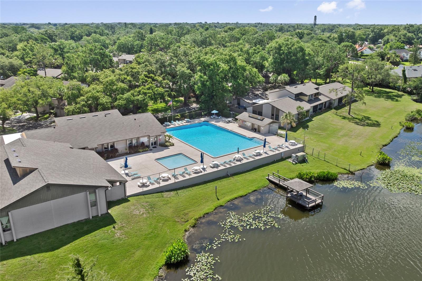 616 WOODRIDGE DR