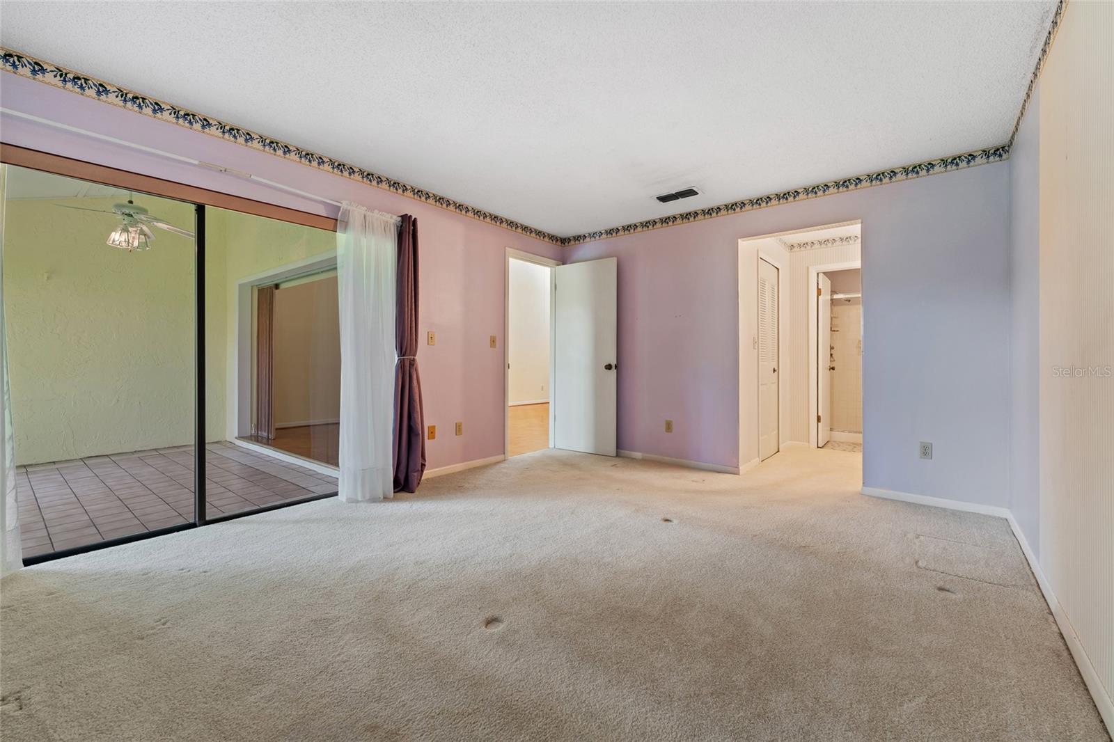 616 WOODRIDGE DR