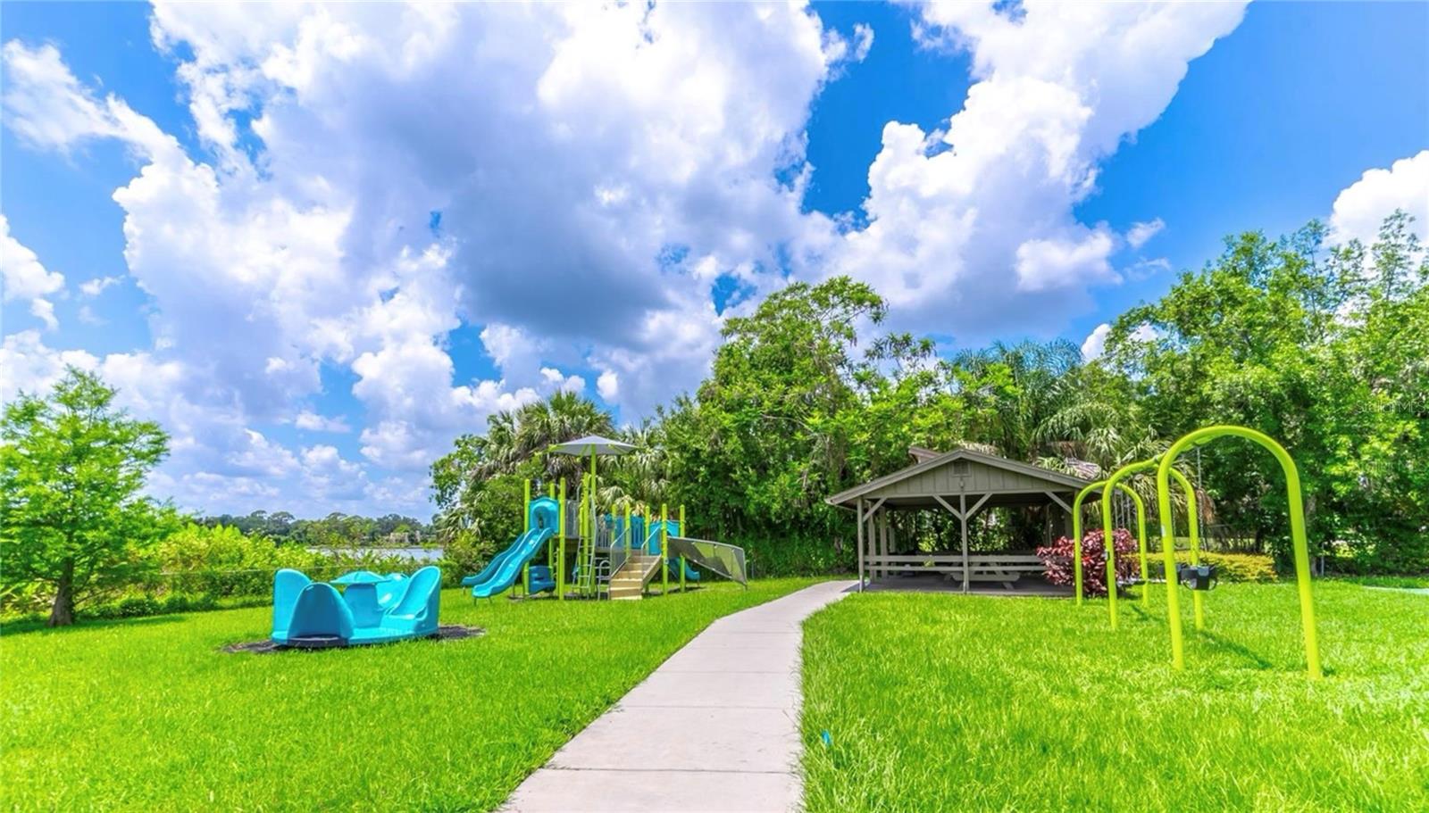 616 WOODRIDGE DR