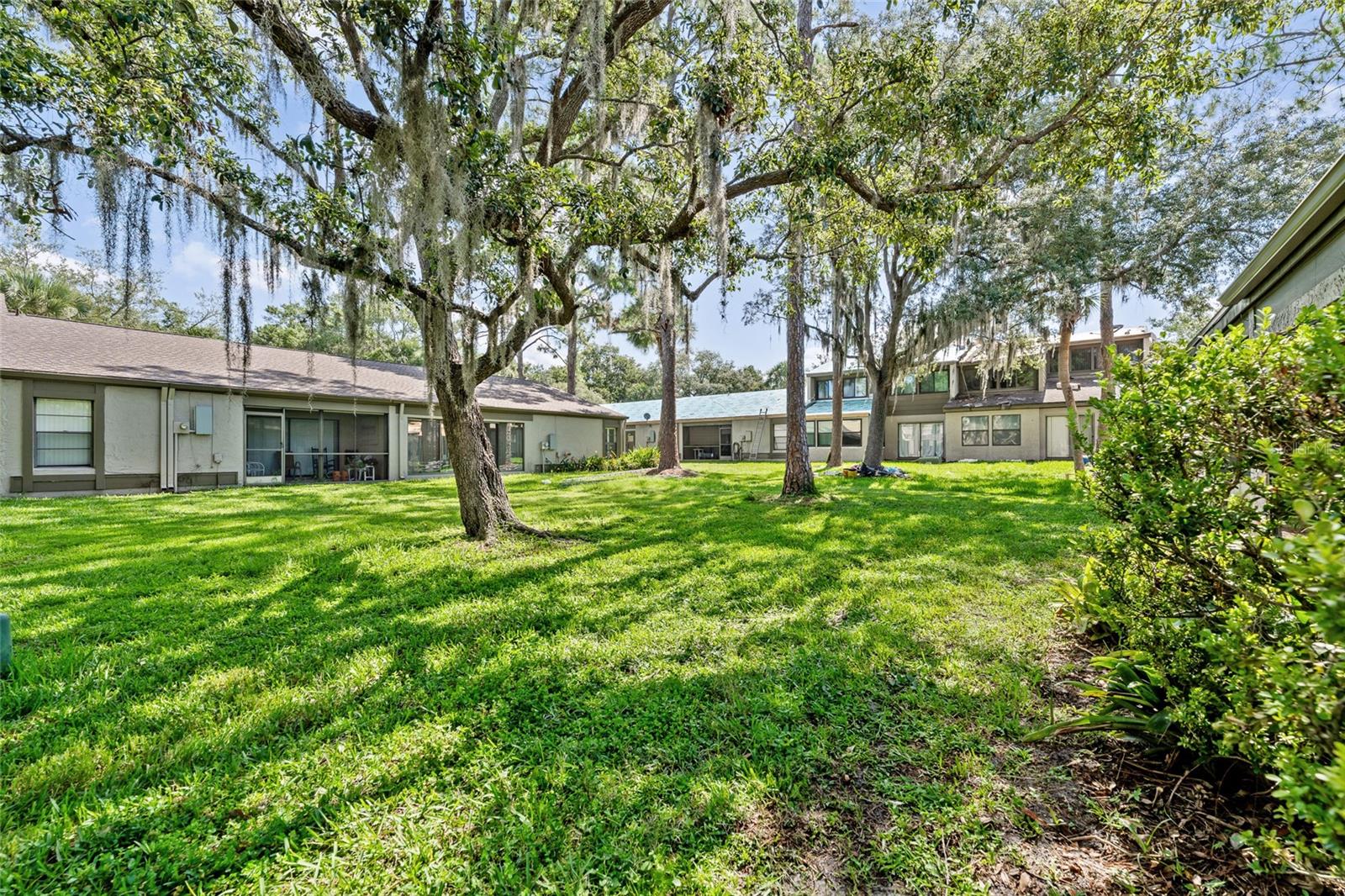 616 WOODRIDGE DR