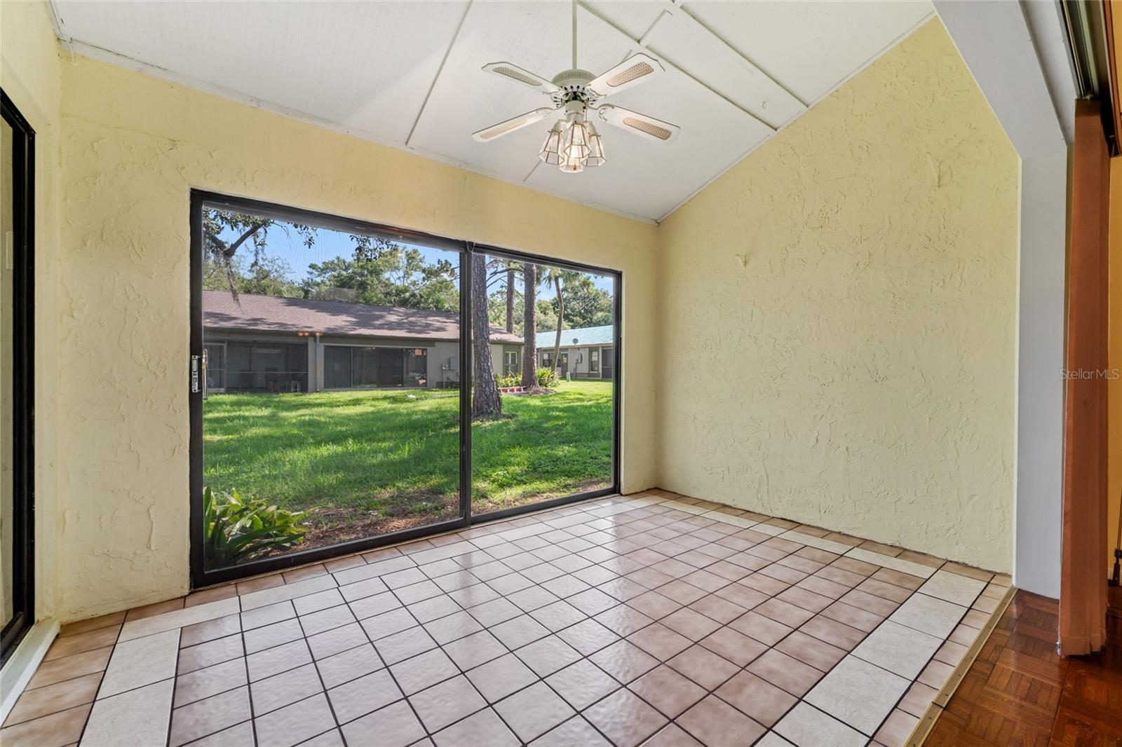 616 WOODRIDGE DR