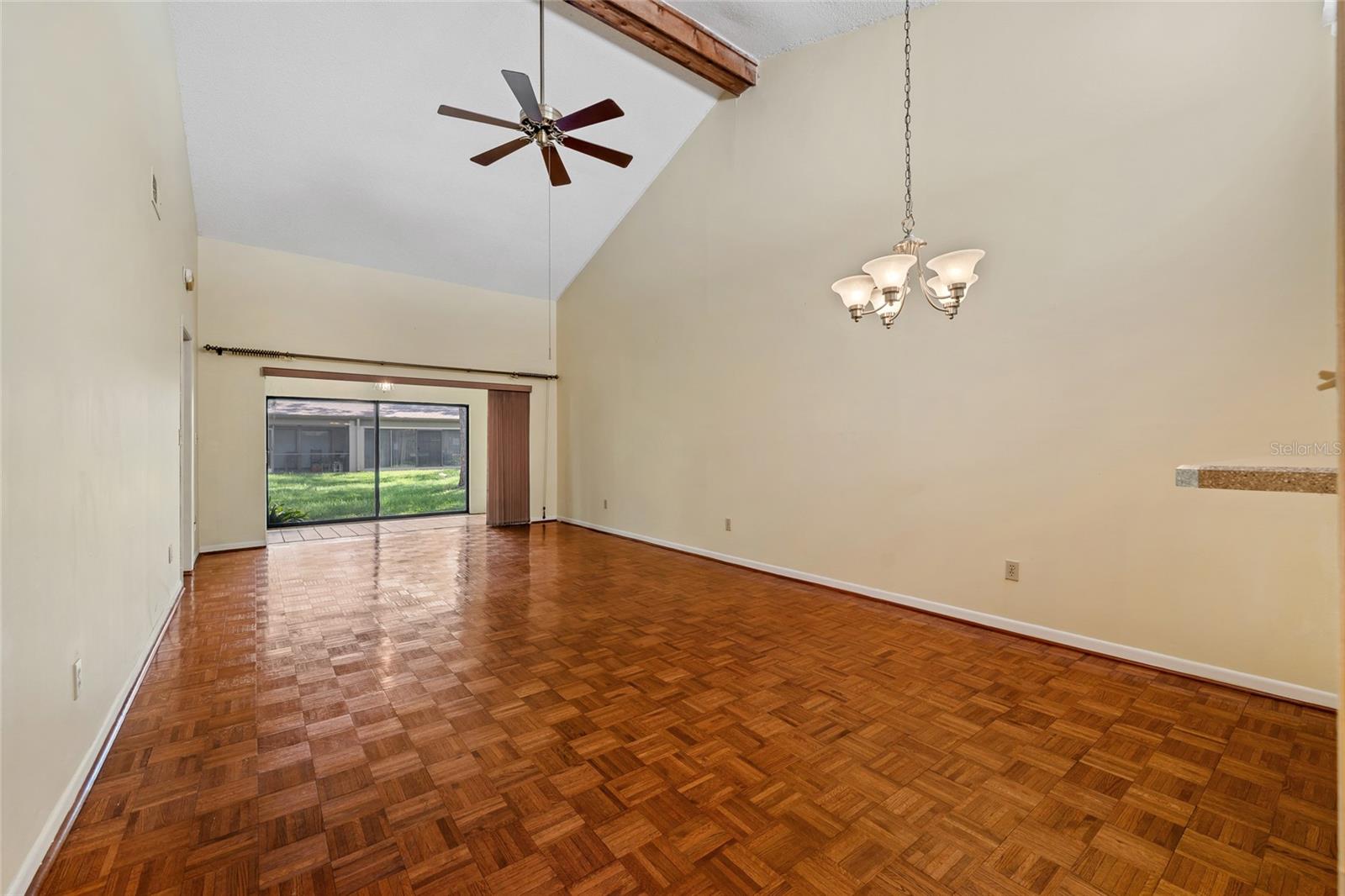 616 WOODRIDGE DR