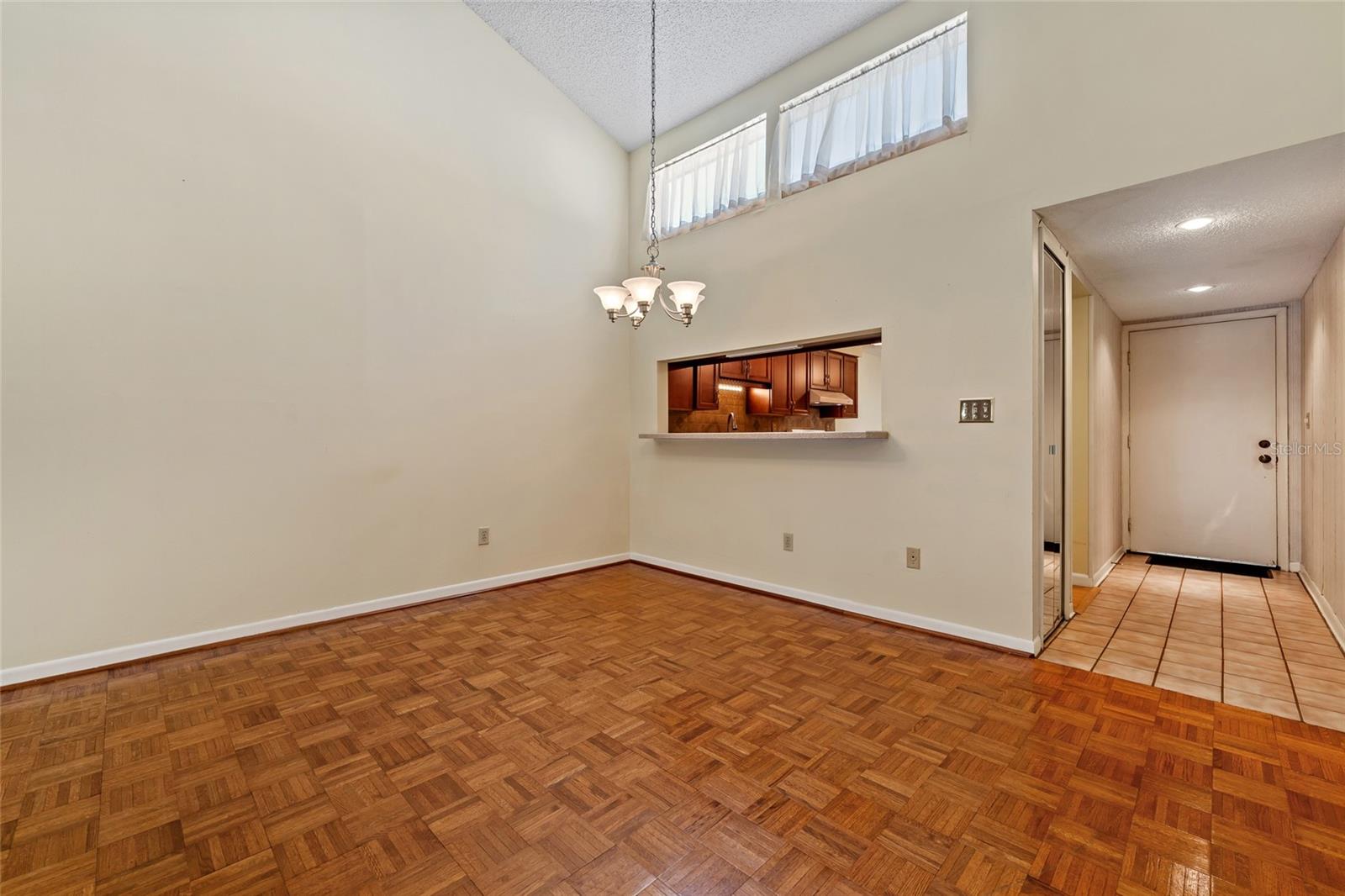 616 WOODRIDGE DR