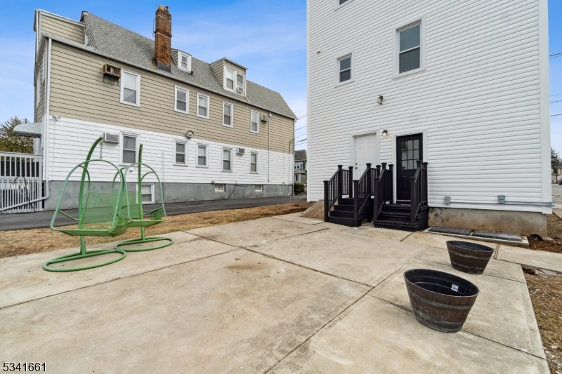 165 Garden Ave