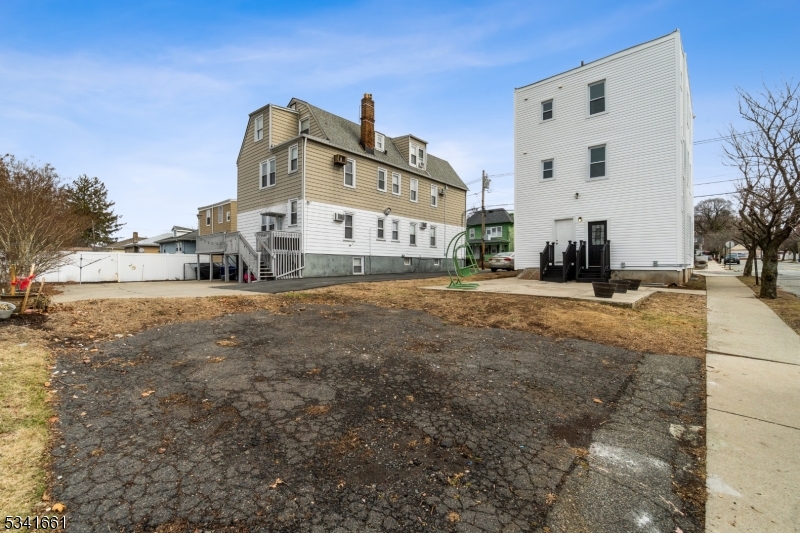 165 Garden Ave