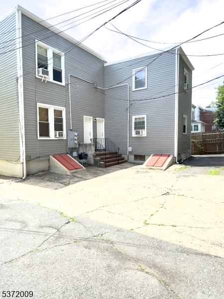 54-56 Lindsley Pl