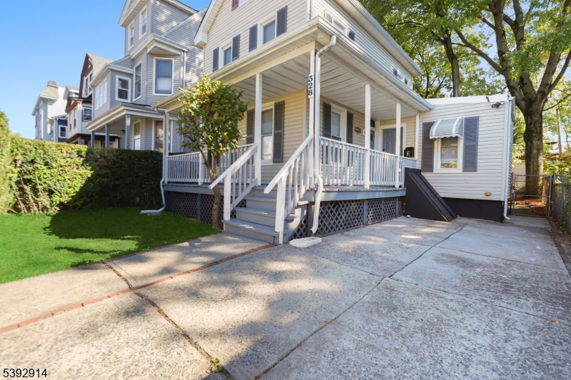 328 Halsted St